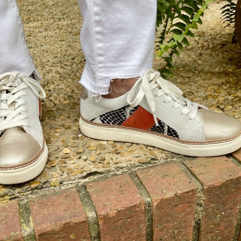 Crown Vintage Women Size 7 1/2 Kalinda Comfort Sneaker, Metallic, Pewter, Boho